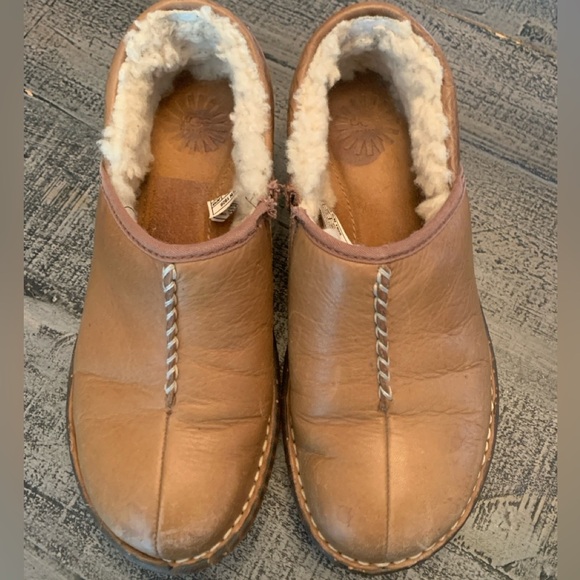 UGGS Women’s Betty 1928 Tan Shearling Slip On Clogs size 7, Sheepskin Lined, EUC - Picture 4 of 6